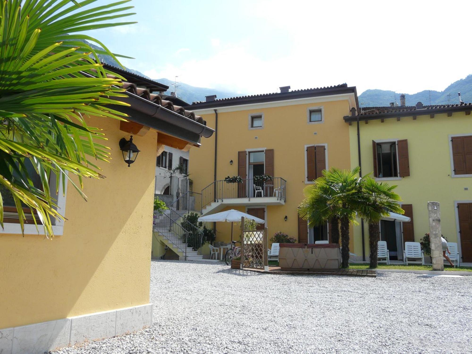 Appartamenti Gardastivo Arco Bagian luar foto
